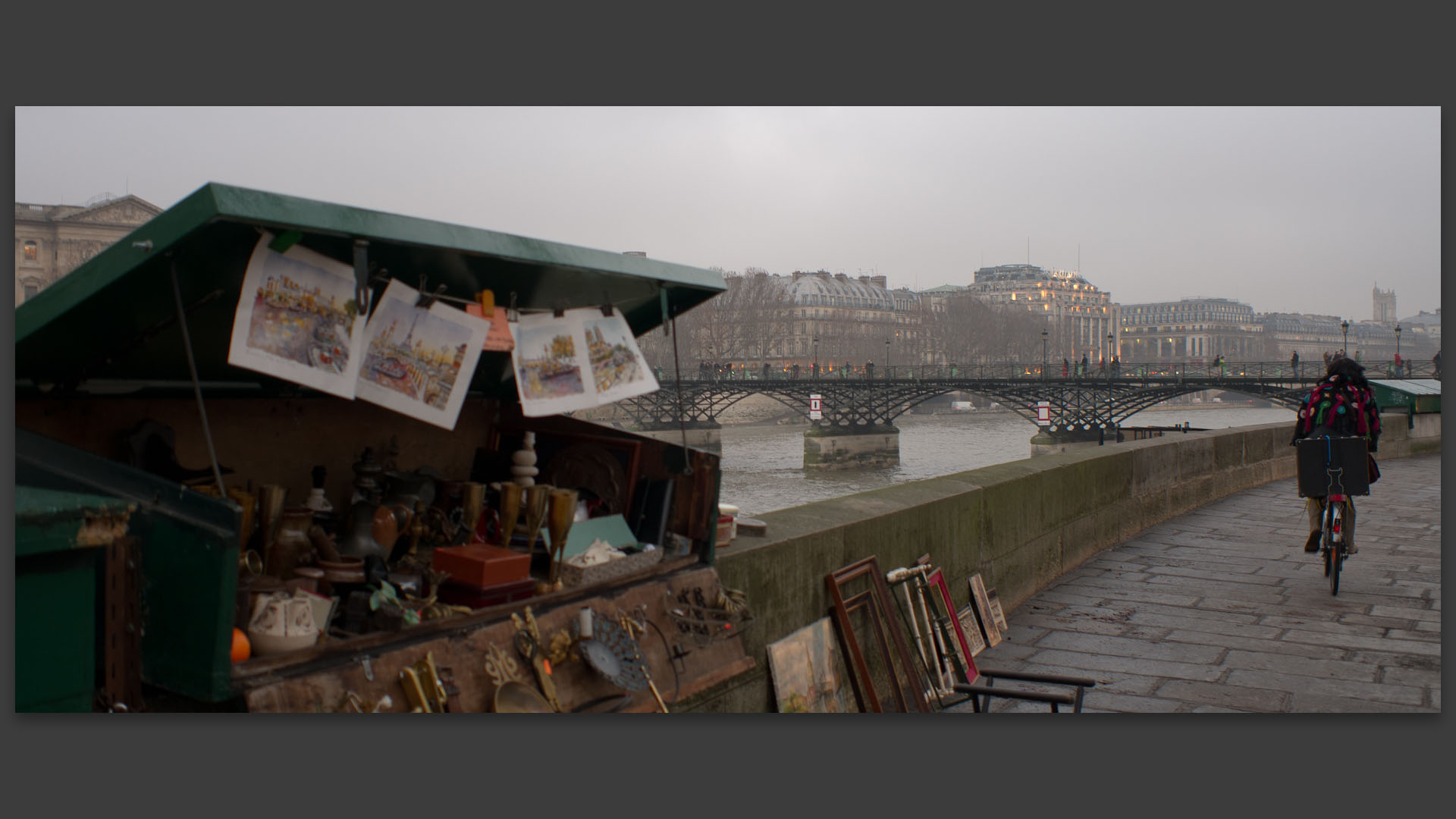 Le pont des Arts vu du quai Malaquais, à Paris.