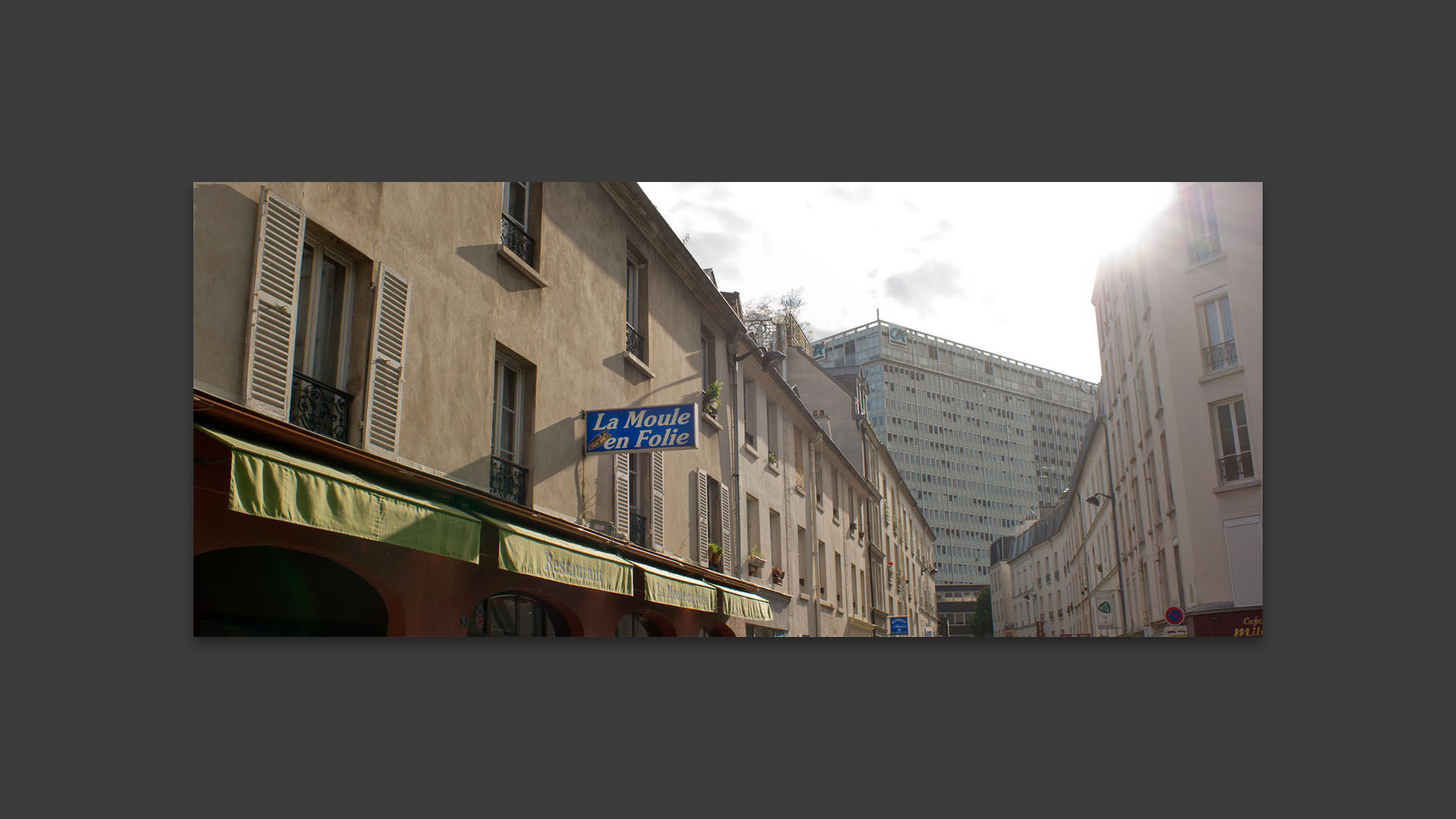 La Moule en folie, rue du Maine, à Paris.