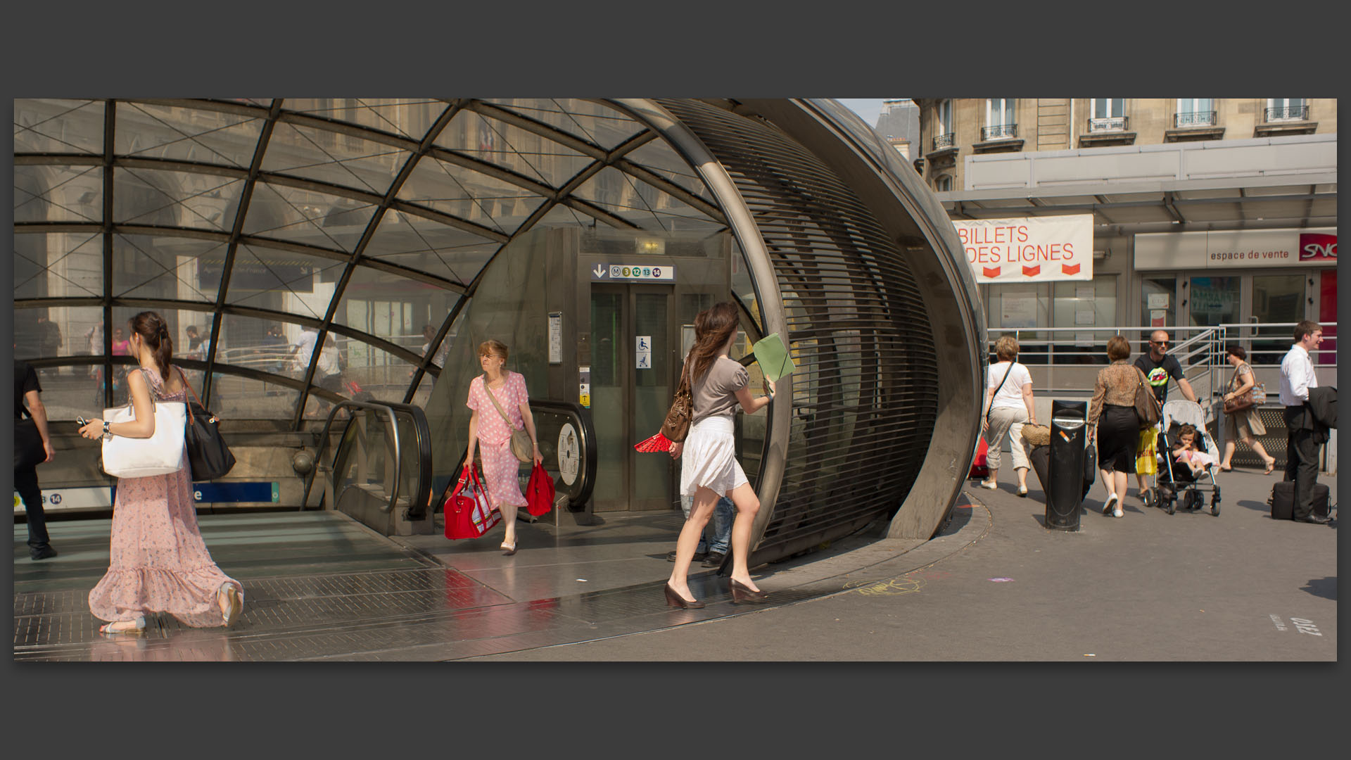 Canicule à la gare Saint-Lazare, à Paris.