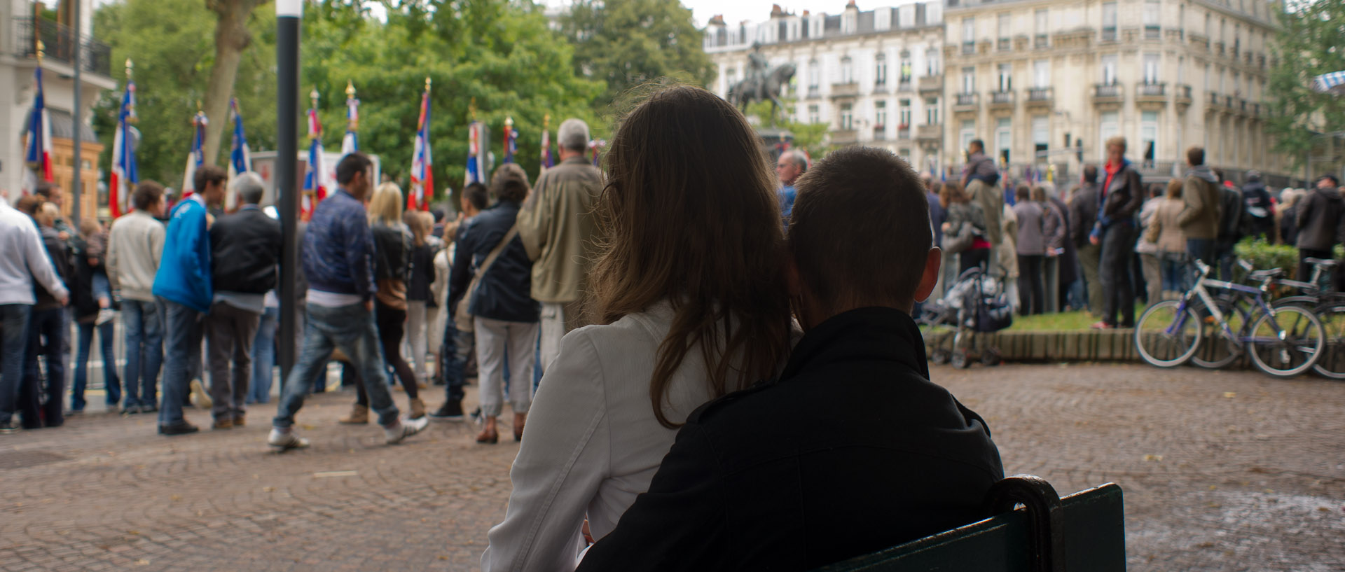 En attendant le défilé du 14 juillet, place de la République, à Lille.