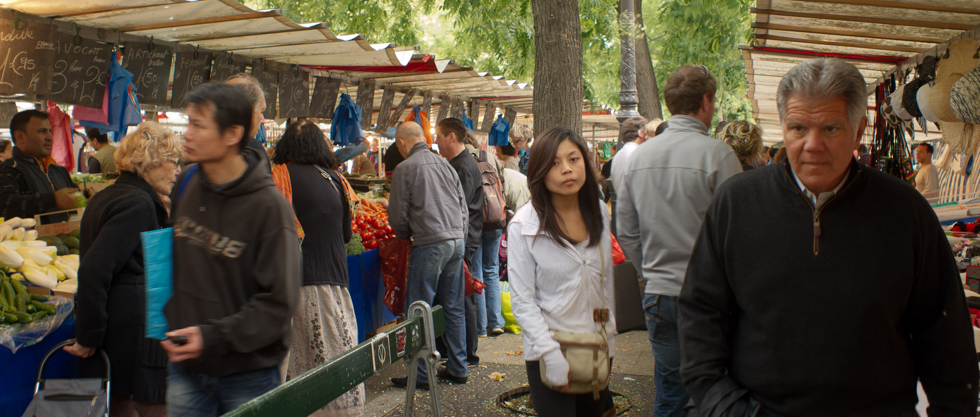 Le marché, boulevard Richard-Lenoir, à Paris.