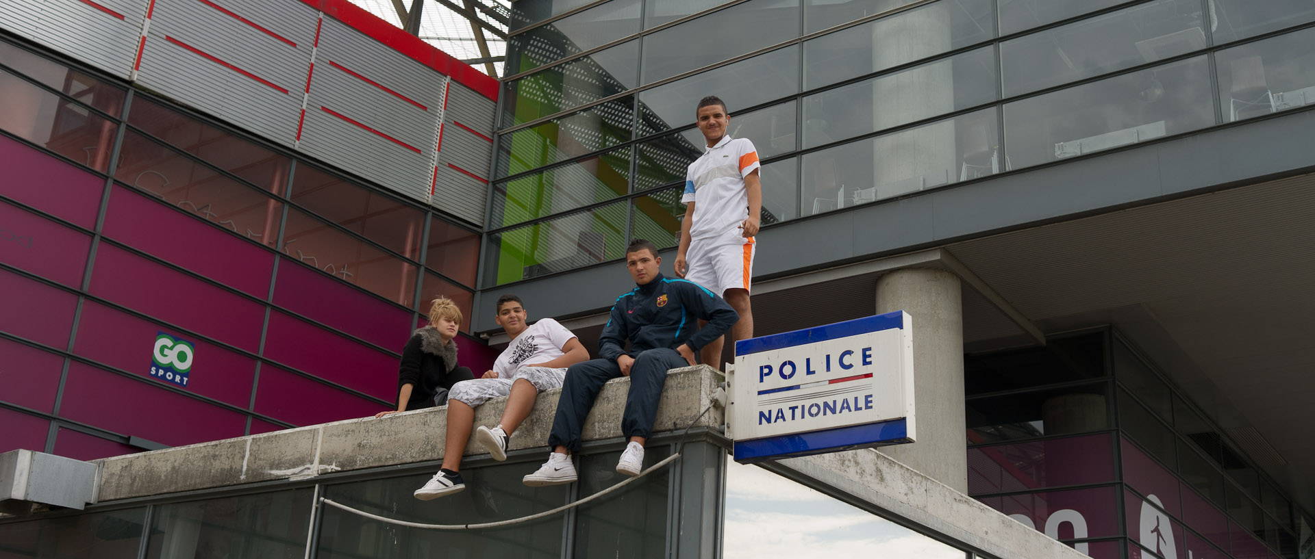 Jeunes, place de l'Europe, à Lille.