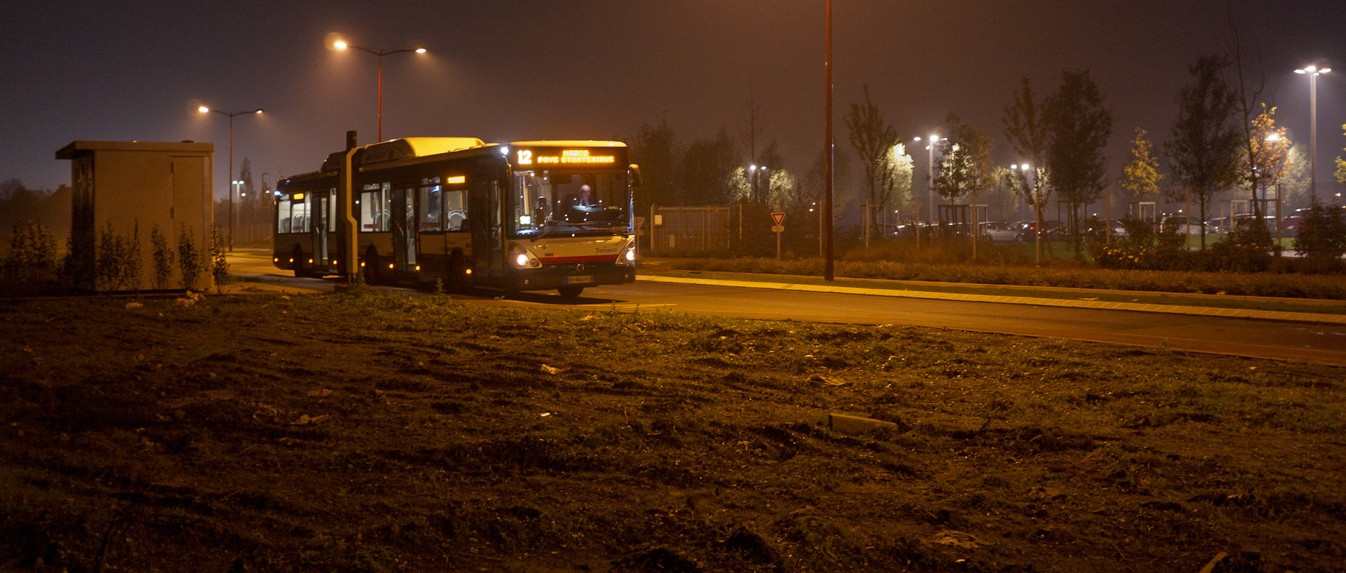 Terminus d'autobus, allée des Olympiades, à Marcq en Baroeul.