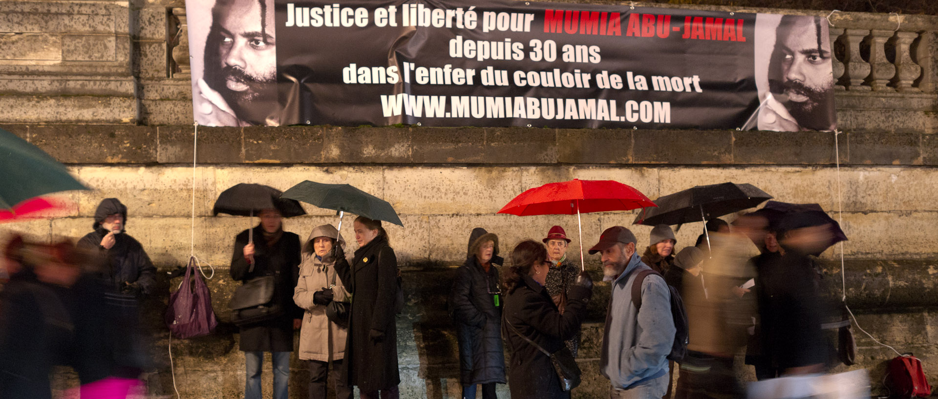 Manifestation en faveur de Mumia Abu-Jamal, place de la Concorde, à Paris.