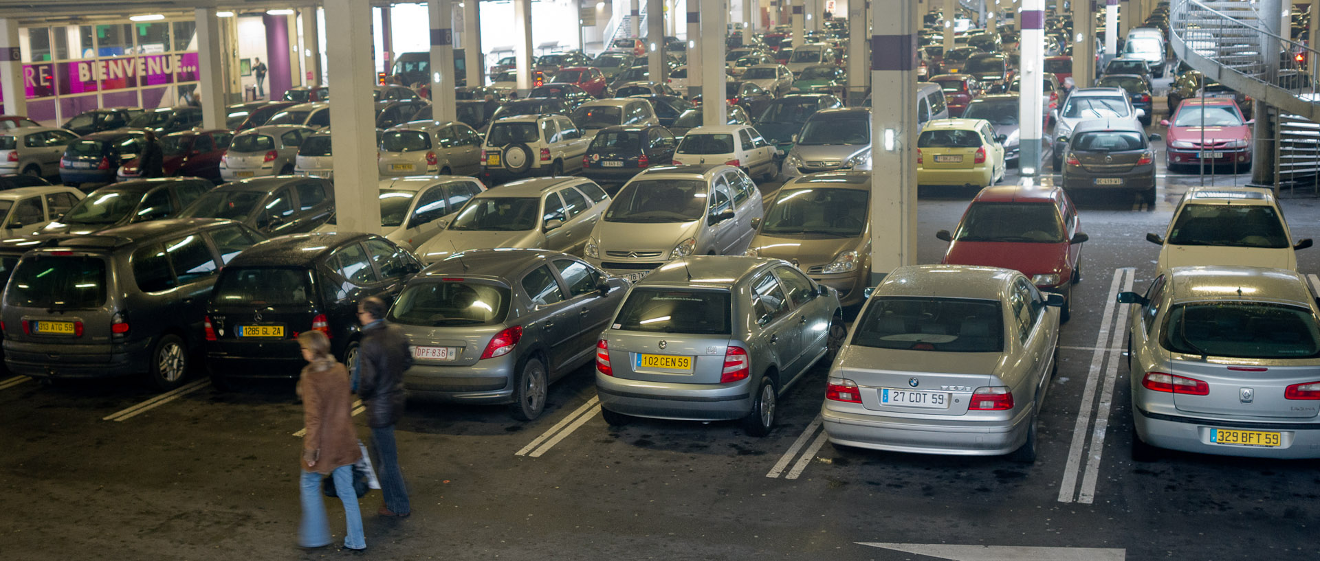 Parking du centre commercial Auchan V2, à Villeneuve d'Ascq.
