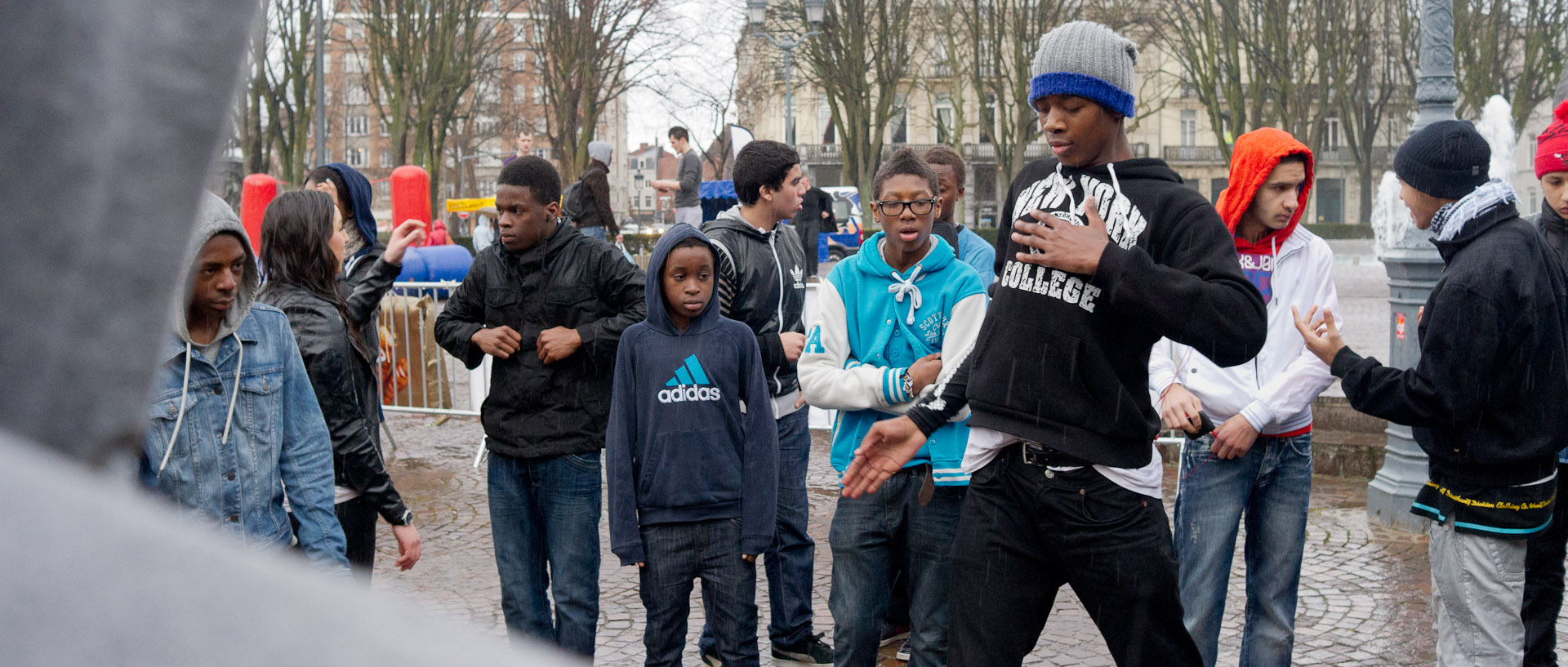 Jeune danseur, pendant une hip hop battle, place de la République, à Lille.