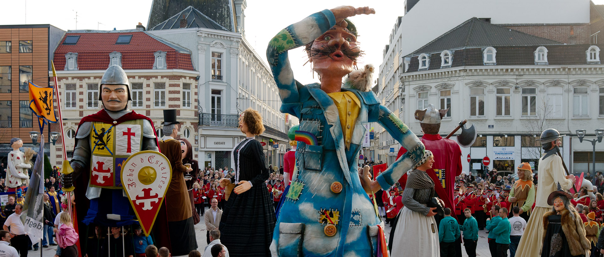 La danse des géants, au carnaval de Tourcoing, place Victor Hassebroucq.