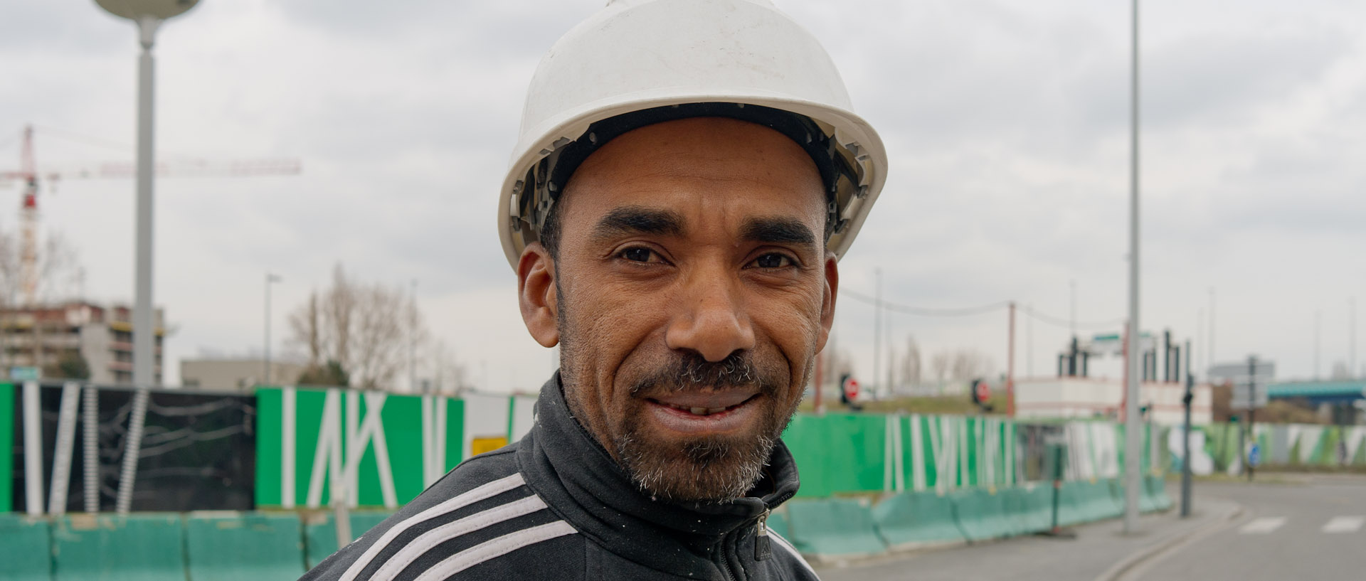 Portrait d'ouvrier sur un chantier d'Euralille, à Lille.