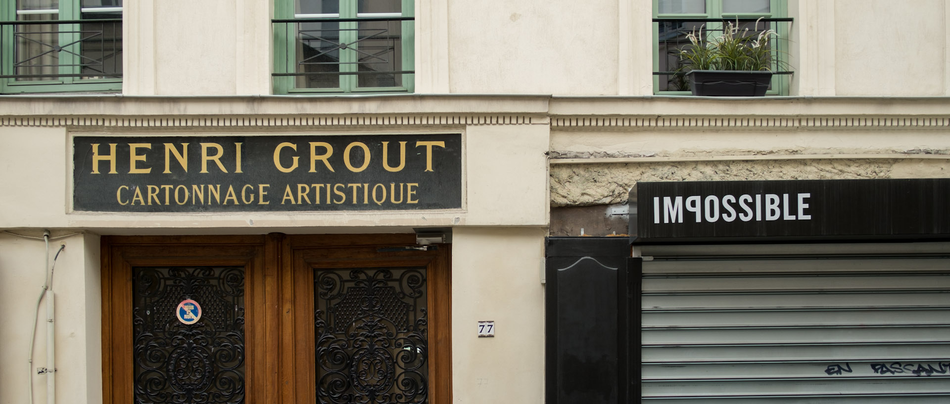 Façade d'immeuble, rue Charlot, à Paris.