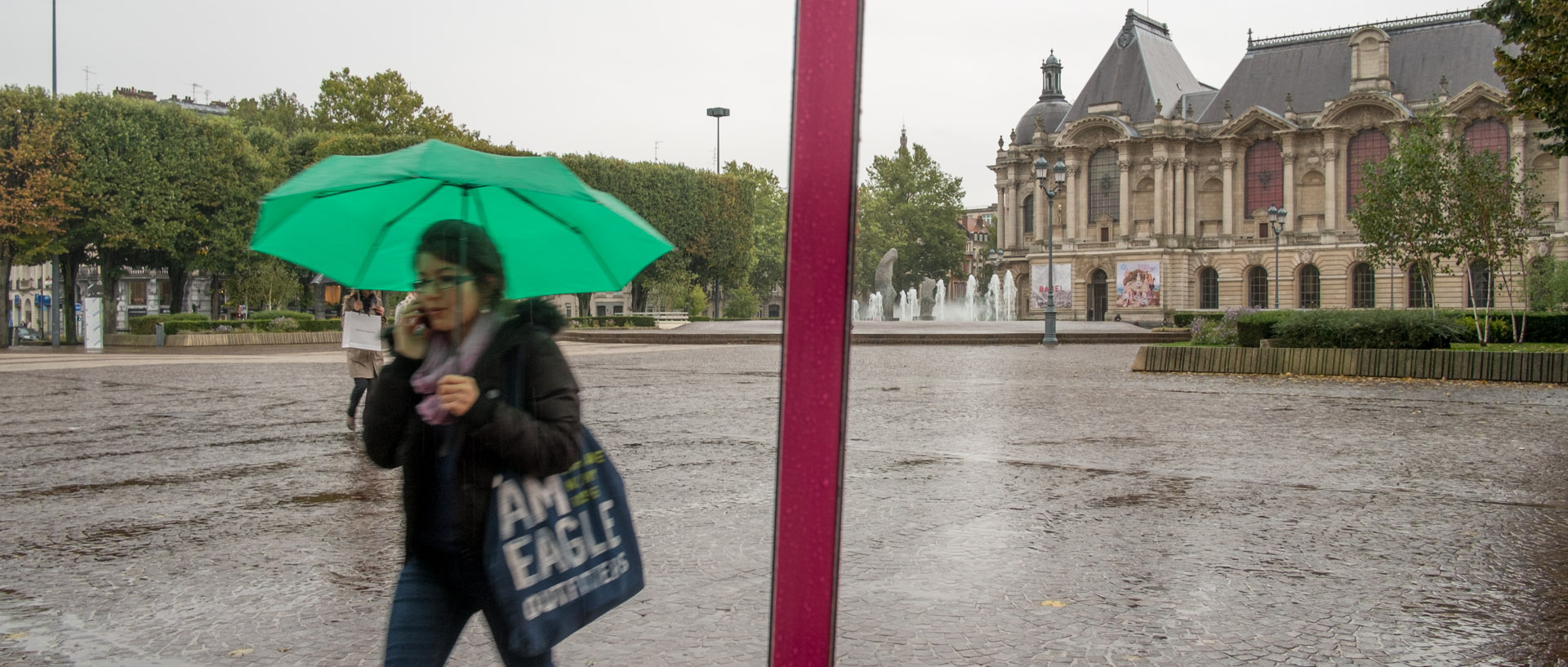 La place de la République sous la pluie, à Lille.