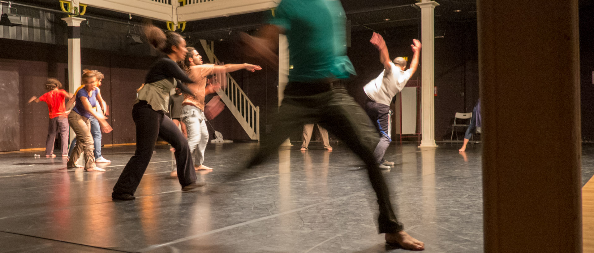 Répétition publique de Danse à Lille : Nobody knows, every body knows, projet de Laurence Rondoni avec la chorégraphe Sandrine Maisonneuve et les danseurs de Raqs 3a Tayer, au Gymnase, à Roubaix.