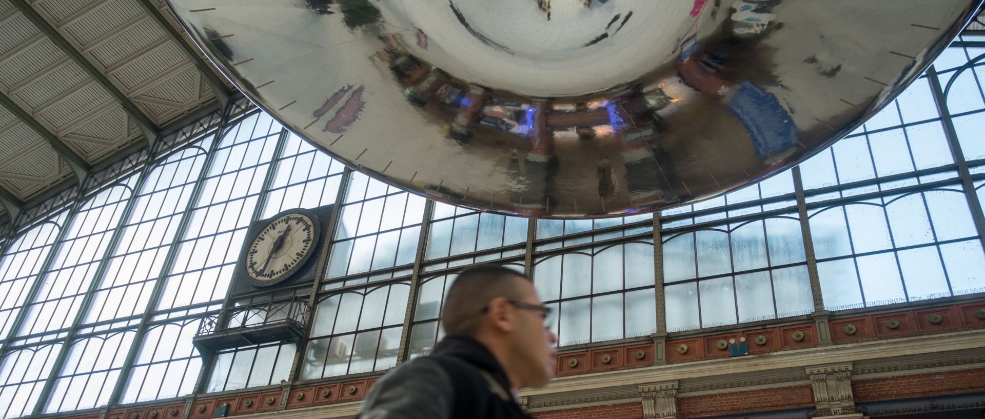 La soucoupe volante de Ross Lovegrove, à la gare de Lille Flandres, pendant le festival Fantastic.