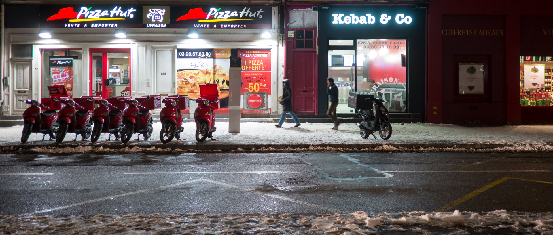 Pizza hut et Kebab & co, rue Solférino, à Lille.