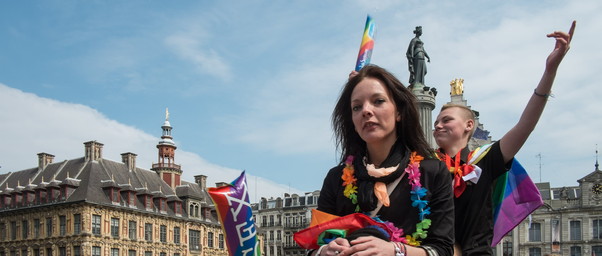 Samedi 1er juin 2013, 16:09, défilé de la lesbian et gay pride, place du Général-de-Gaulle, Lille