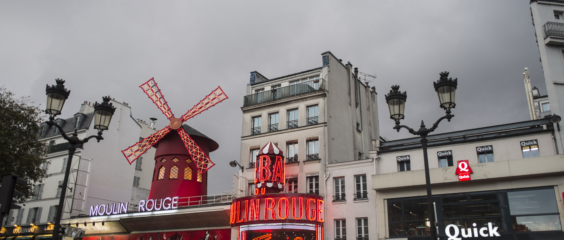 Mardi 22 septembre 2015, 19:38, Moulin Rouge, boulevard de clichy, Paris